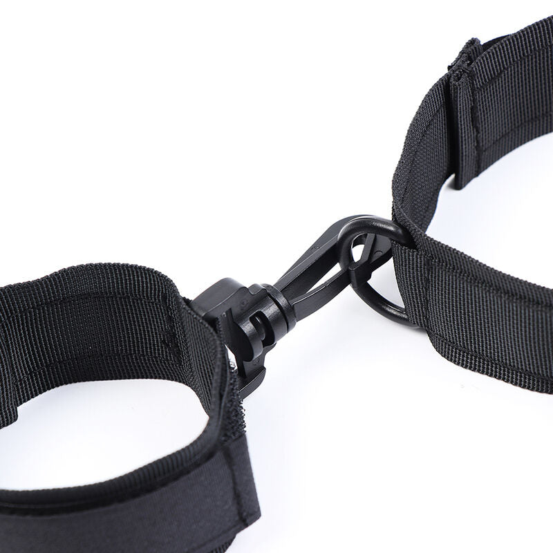 OHMAMA FETISCH - NYLON-HANDSCHELLEN UND -HALSBAND