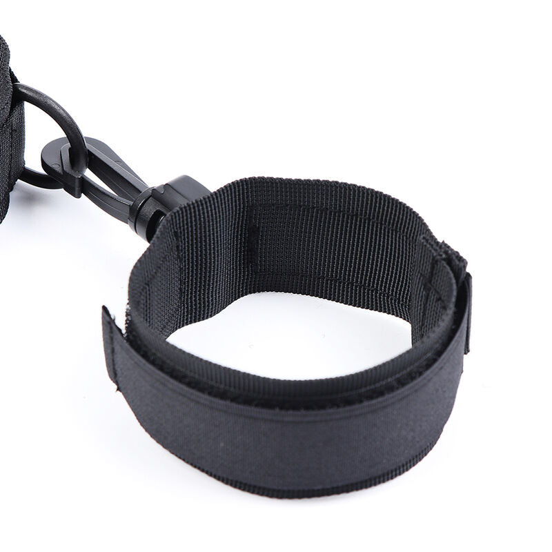 OHMAMA FETISCH - NYLON-HANDSCHELLEN UND -HALSBAND