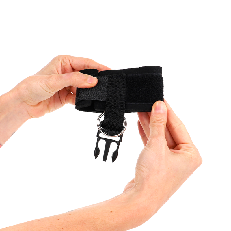 KINK - NEOPRENOWE UCHWYTY NA NADGARSTEKI Z ZAPIĘCIEM NA RZEP, CZARNE, REGULOWANE, 22-34 CM
